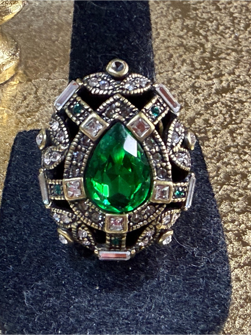 Heidi Daus “Emerald Empress” Green Pear Crystal Art Deco Statement Ring *Size 8